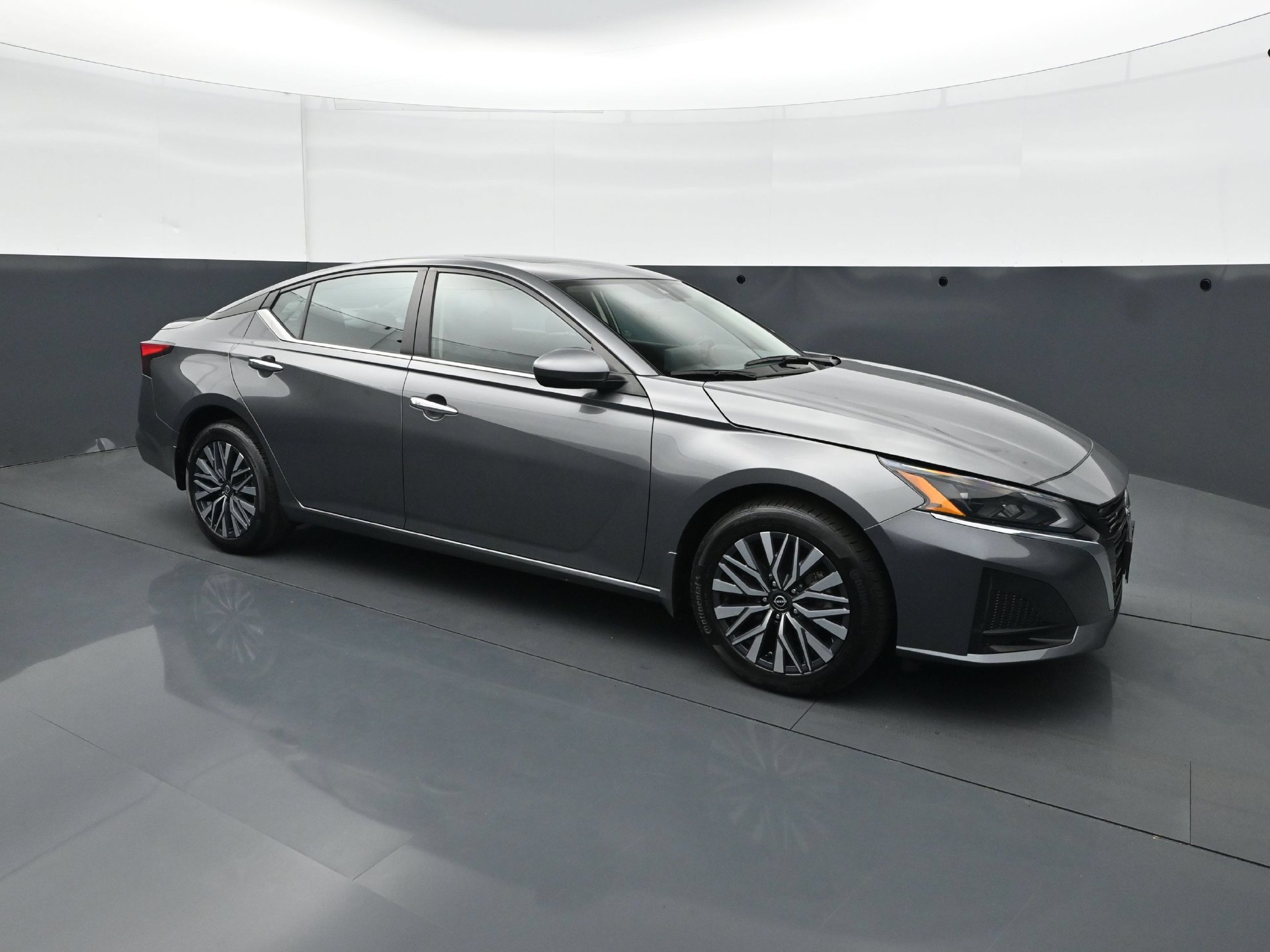 Used 2024 Nissan Altima 2.5 SV w/ SV Premium Package AWD/4WD image 9