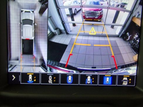 Used 2022 GMC Sierra 2500 SLT w/ SLT Preferred Package image 16