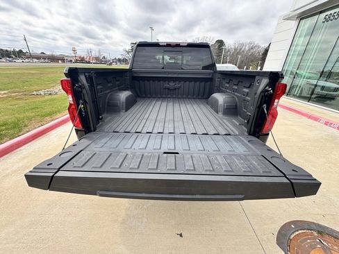 Used 2025 Chevrolet Silverado 1500 ZR2 w/ Technology Package image 10