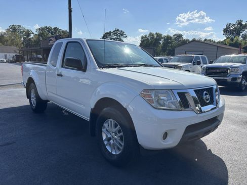 Used 2014 Nissan Frontier SV w/ SV Value Truck Package AWD/4WD image 8