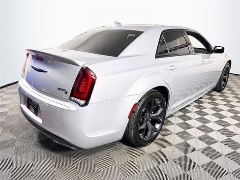Used 2022 Chrysler 300 S w/ Comfort Group image 7