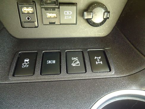 Used 2019 Toyota Highlander XLE AWD/4WD image 20
