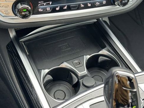 Used 2022 BMW 750i xDrive w/ Executive Package image 37