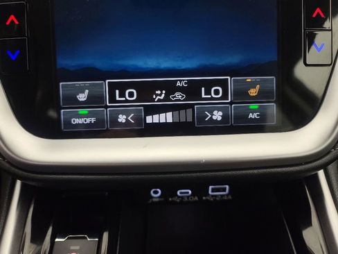 Used 2025 Subaru Outback Premium AWD/4WD image 32