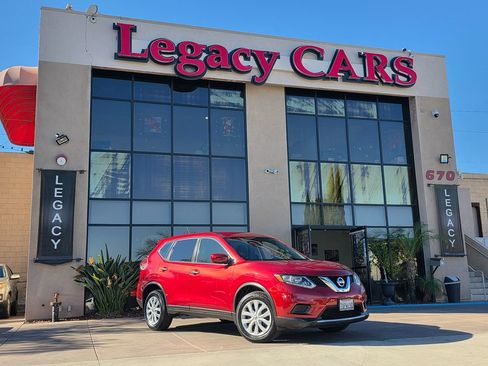 Used 2016 Nissan Rogue S image 2