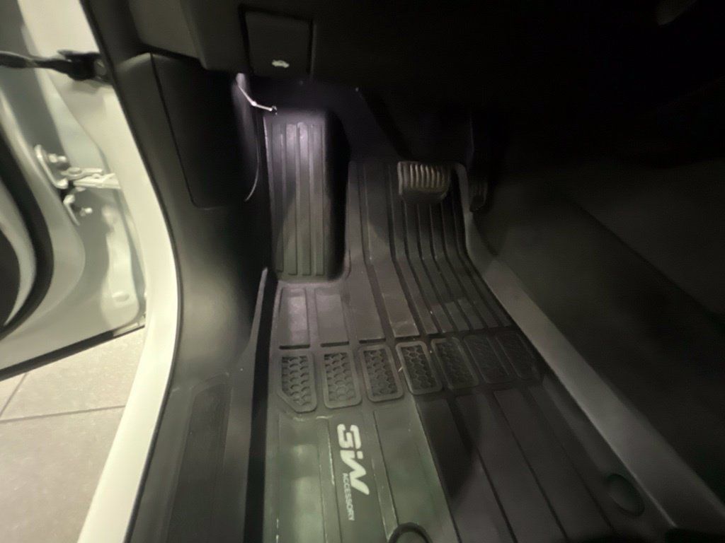 Certified 2023 Jeep Grand Cherokee L Laredo RWD image 33