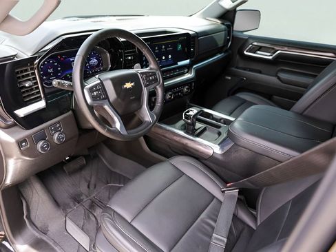 Used 2024 Chevrolet Silverado 1500 LTZ RWD image 13
