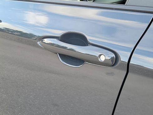 Used 2025 Toyota Camry SE image 8