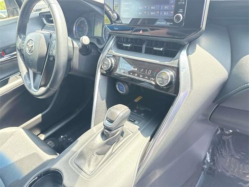 Used 2022 Toyota Venza LE image 22