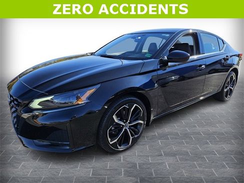 Used 2025 Nissan Altima 2.5 SR image 3