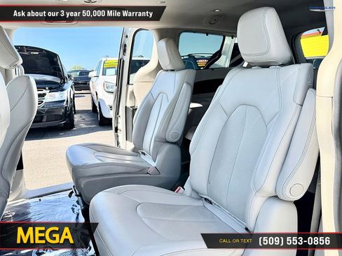 Used 2018 Chrysler Pacifica Touring-L FWD image 16