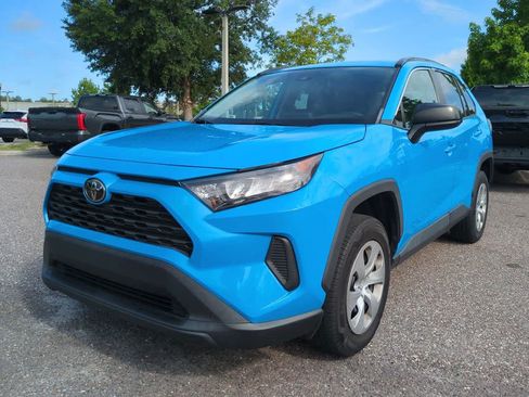 Used 2021 Toyota RAV4 LE AWD/4WD image 2