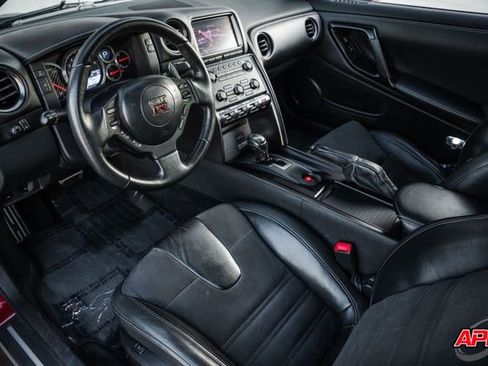 Used 2015 Nissan GT-R Premium image 2