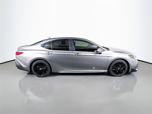 Used 2025 Toyota Camry LE image 8