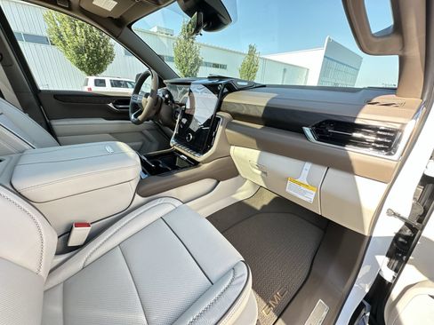 New 2026 GMC Yukon Denali w/ Advanced Technology Package AWD/4WD image 30