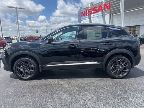 New 2026 Nissan Kicks SR w/ SR Premium Package FWD image 2