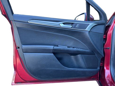 Used 2017 Ford Fusion SE w/ Equipment Group 201A image 12