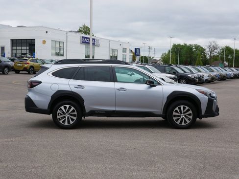 Used 2024 Subaru Outback Premium AWD/4WD image 8