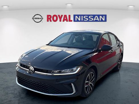 Used 2025 Volkswagen Jetta SE image 3