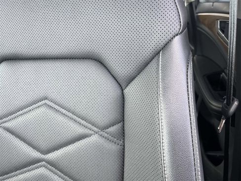 Certified 2025 Volkswagen Atlas SE image 19