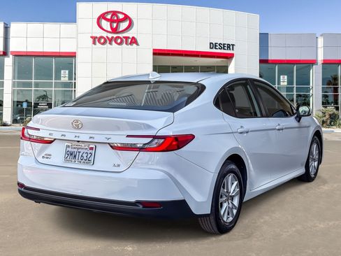 Used 2025 Toyota Camry SE AWD/4WD image 7
