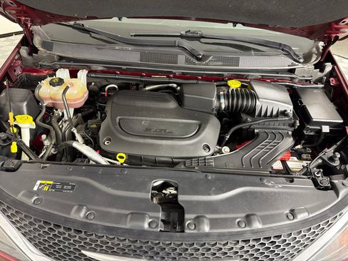 Used 2019 Chrysler Pacifica LX FWD image 25