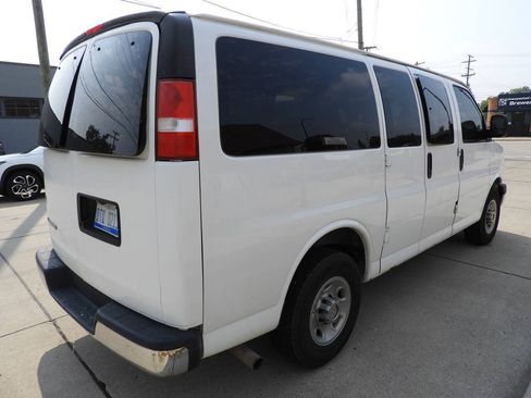 Used 2016 Chevrolet Express 2500 LT w/ LT Preferred Equipment Group RWD image 7