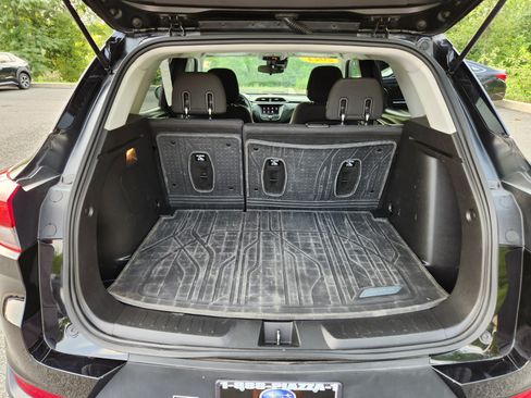 Used 2021 Chevrolet TrailBlazer LT w/ LPO, Blackout Package FWD image 8