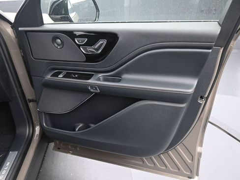 New 2026 Lincoln Aviator Reserve image 6