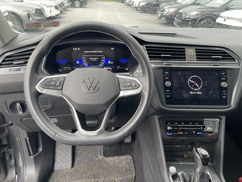 Used 2023 Volkswagen Tiguan SE AWD/4WD image 12