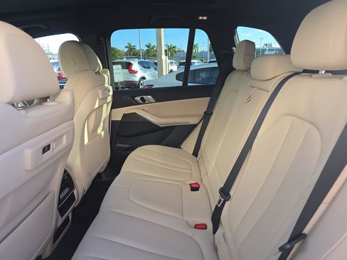 Used 2022 BMW X5 sDrive40i w/ Premium Package image 11