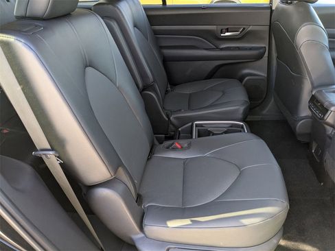 Used 2025 Toyota Grand Highlander AWD image 36