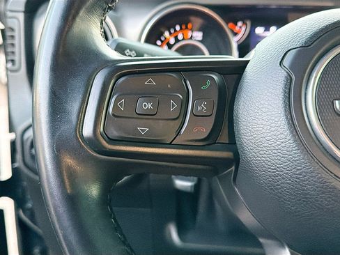 Used 2021 Jeep Gladiator Willys image 32