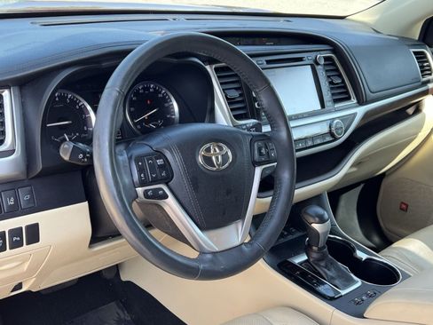 Used 2016 Toyota Highlander Limited Platinum AWD/4WD image 13