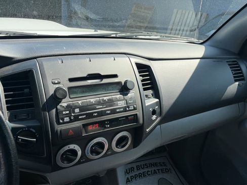 Used 2011 Toyota Tacoma 4x4 Access Cab V6 w/ Convenience Pkg image 13