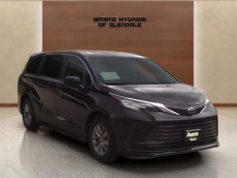 Used 2023 Toyota Sienna LE image 8