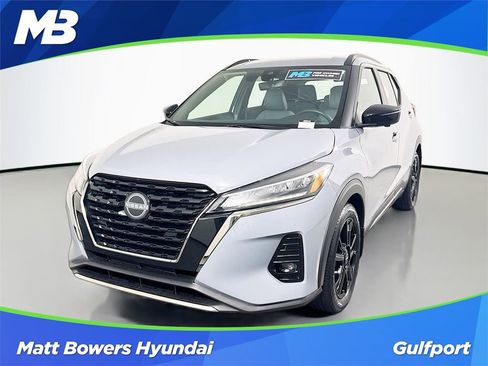 Used 2022 Nissan Kicks SR w/ Premium Package FWD image 1