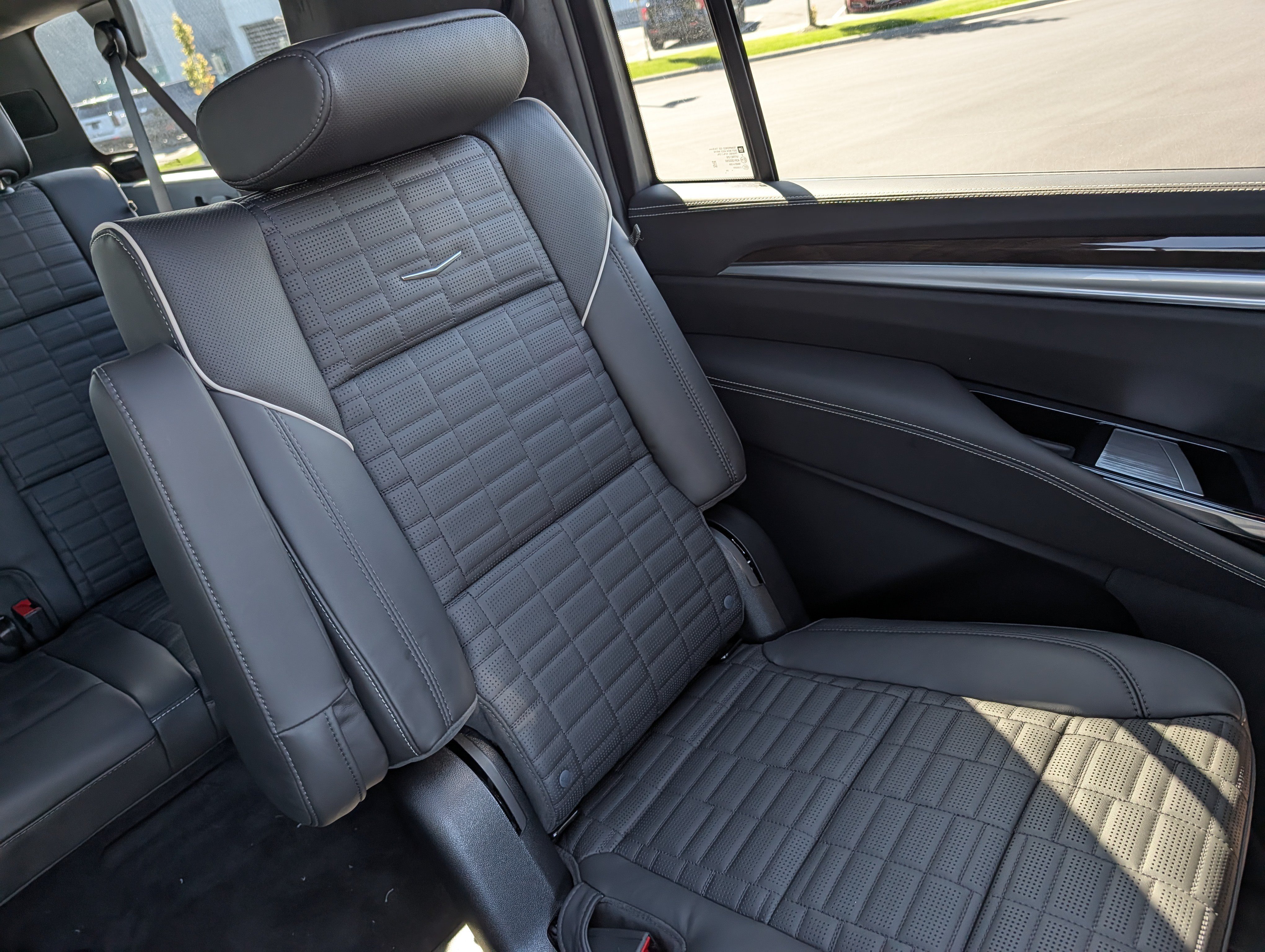 Used 2026 Cadillac Escalade ESV Platinum Sport w/ LPO, ONYX Package AWD/4WD image 14