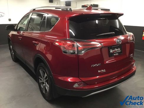 Used 2018 Toyota RAV4 XLE image 7