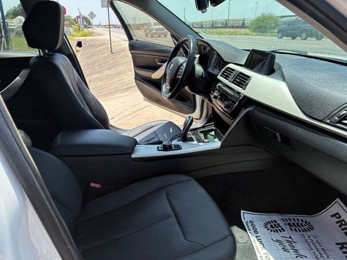 Used 2017 BMW 320i Sedan RWD image 31