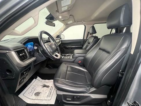 Used 2023 Ford Expedition Max XLT image 4