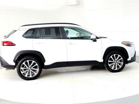 Used 2023 Toyota Corolla Cross XLE w/ Convenience Package image 6