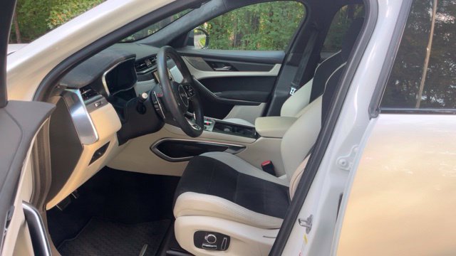 Used 2023 Jaguar F-PACE SVR AWD/4WD image 5