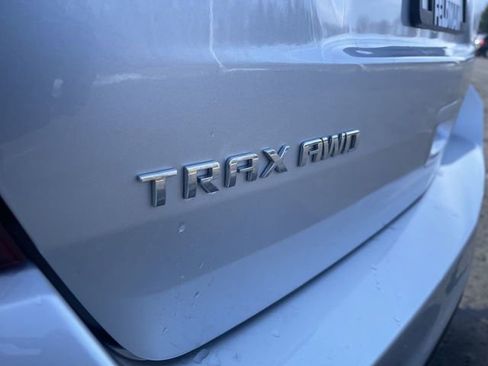 Used 2022 Chevrolet Trax LT w/ LT Convenience Package image 30