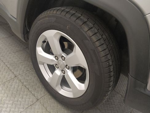 Used 2018 Jeep Compass Latitude FWD image 31