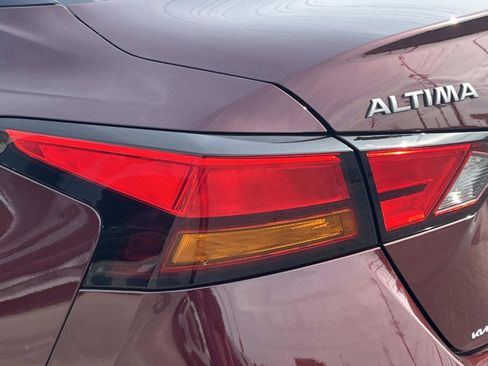 Used 2024 Nissan Altima 2.5 SV image 10