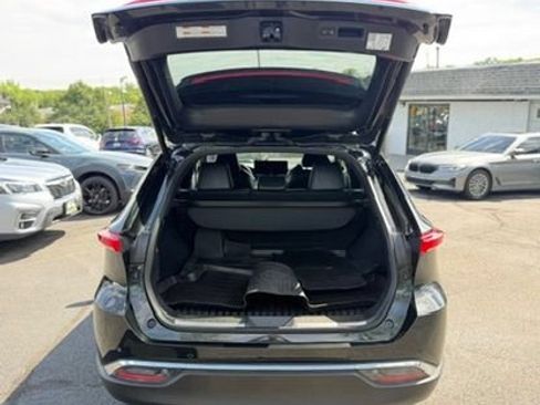Used 2023 Toyota Venza XLE AWD/4WD image 9