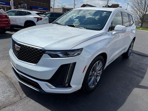 Used 2025 Cadillac XT6 Premium Luxury image 2