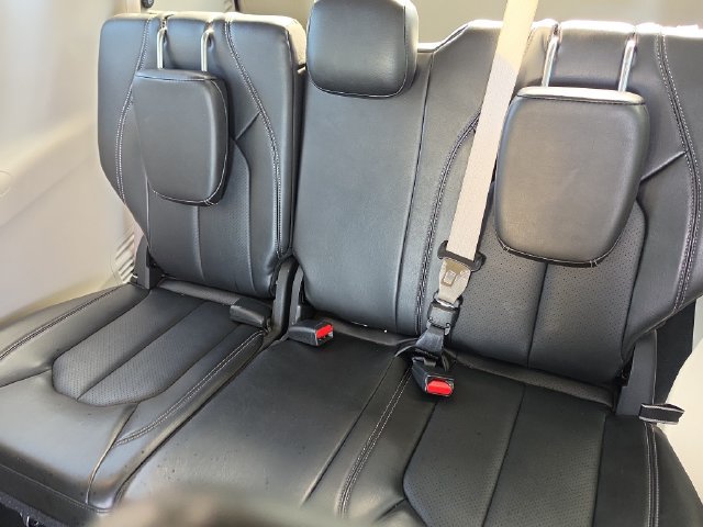Used 2024 Chrysler Pacifica Touring-L FWD image 13