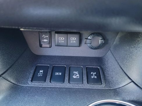 Used 2017 Toyota Highlander XLE AWD/4WD image 24